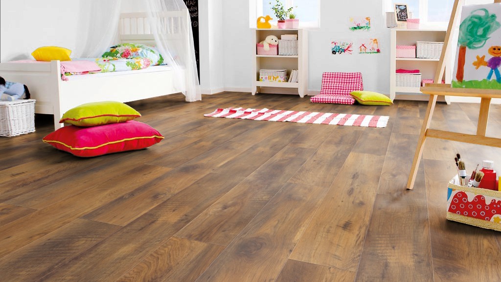 Ламинат Haro Tritty 100 Gran Via 4V Дуб Альтхольц 526712 2200×243×8 фото в интерьере Ламинат Haro Tritty 100 Gran Via 4V Дуб Альтхольц 526712 2200×243×8 фото в интерьере